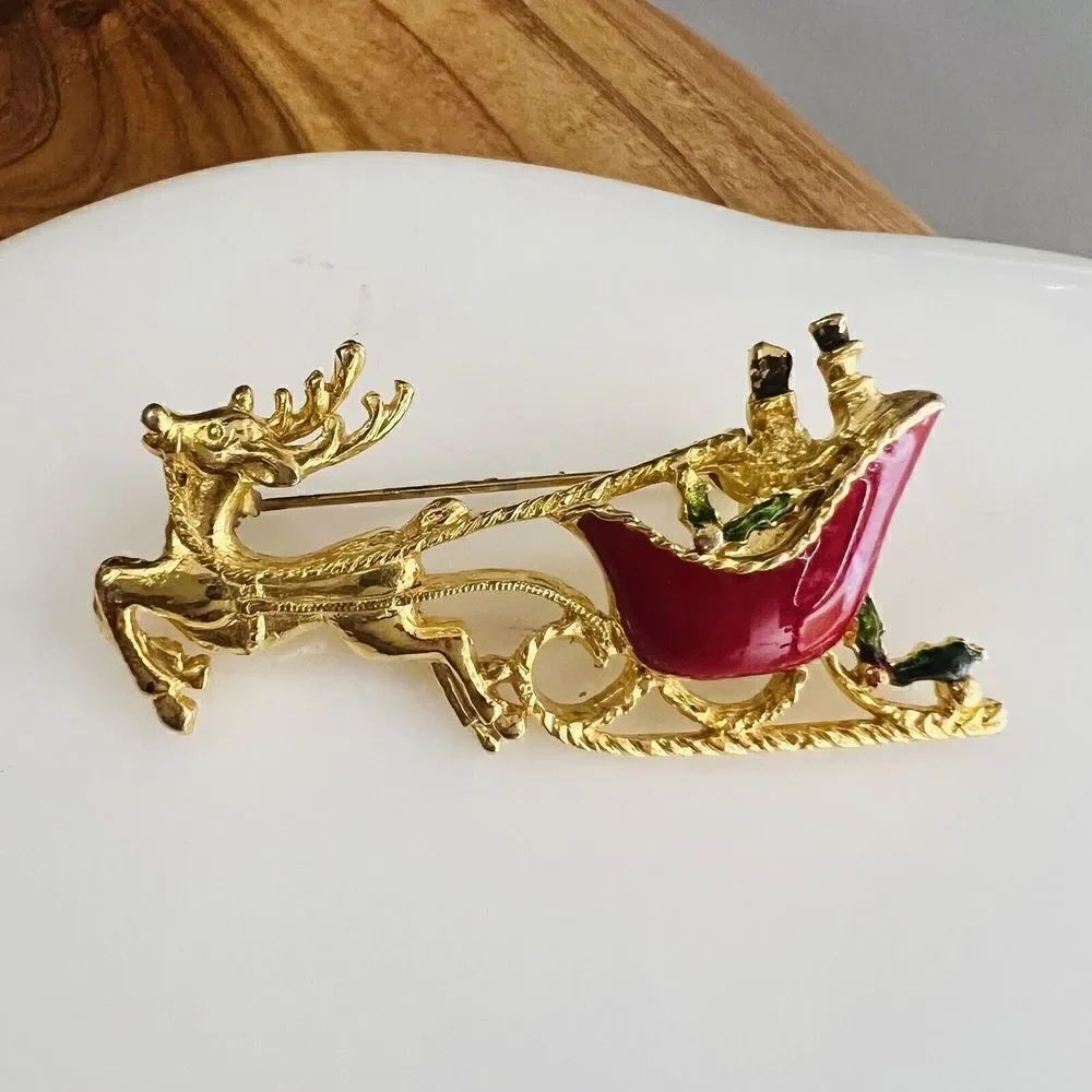 Vintage Reindeer Sleigh Pin Brooch Christmas Holiday Gold Tone Enamel 1024